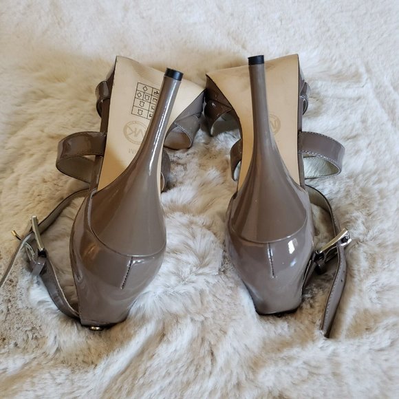 Michael Kors "Evie" Cinder Patent Leather High Heel Platform Sandal Taupe Grey - Picture 6 of 12